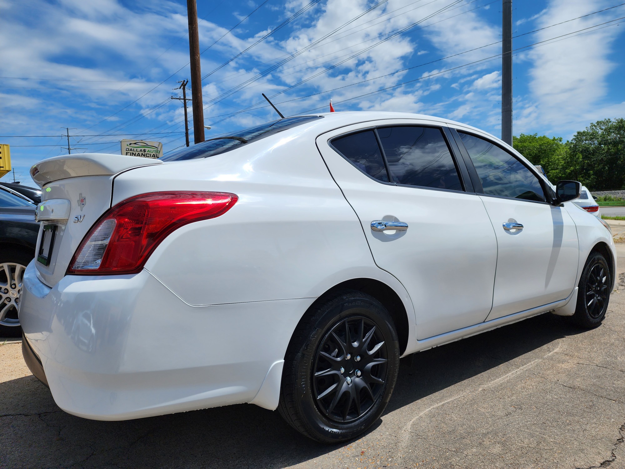 2017 FRESH POWDER /GRAY NISSAN VERSA SV SV (3N1CN7AP1HL) , AUTO transmission, located at 2660 S.Garland Avenue, Garland, TX, 75041, (469) 298-3118, 32.885551, -96.655602 - CASH$$$$ CAR! This is a SUPER CLEAN 2017 NISSAN VERSA SV! SUPER CLEAN! BLUETOOTH Great Gas Mileage! Come in for a test drive today. We are open from 10am-7pm Monday-Saturday. Call us with any questions at 469.202.7468, or email us at DallasAutos4Less@gmail.com. - Photo #3