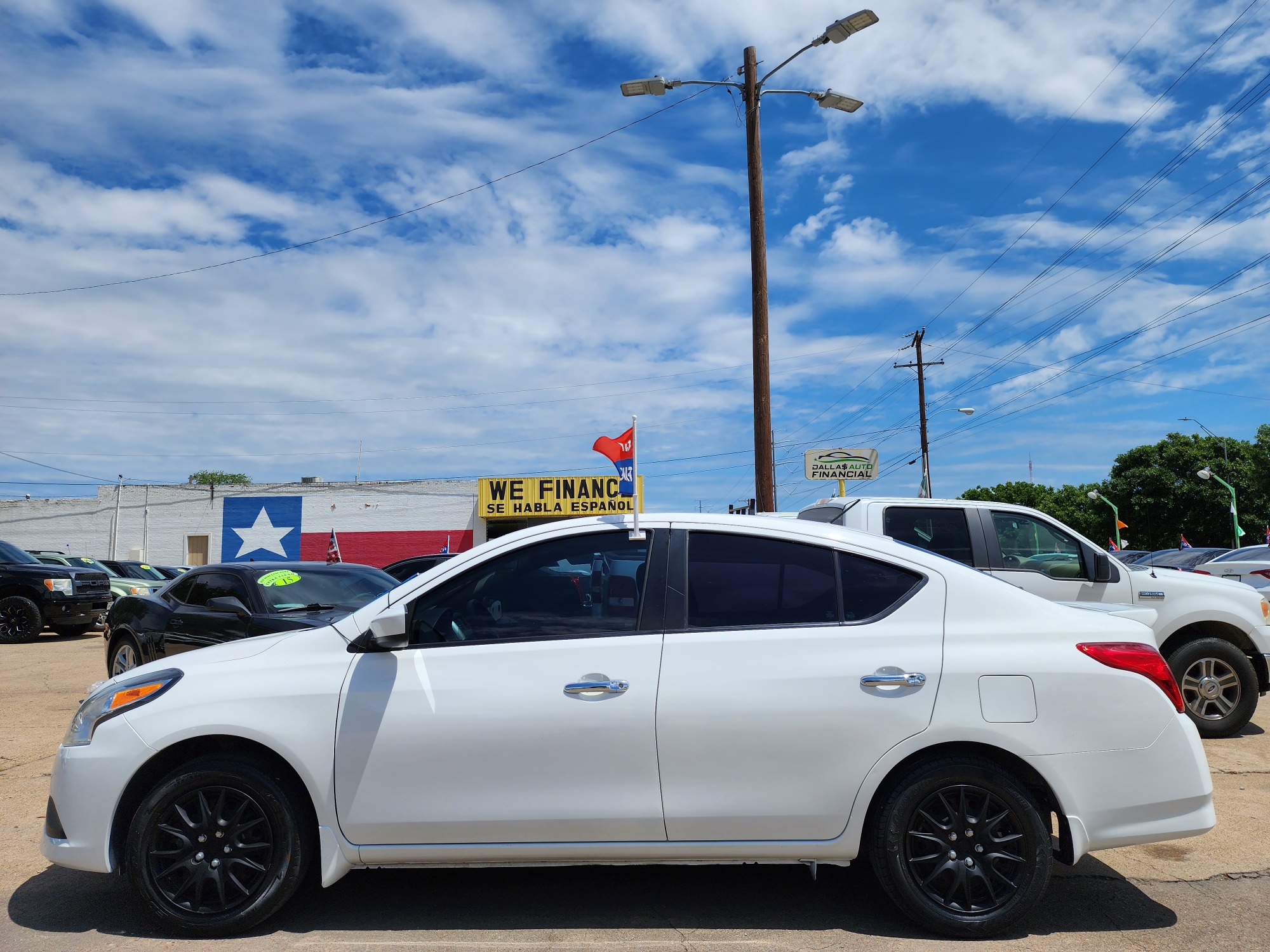 2017 FRESH POWDER /GRAY NISSAN VERSA SV SV (3N1CN7AP1HL) , AUTO transmission, located at 2660 S.Garland Avenue, Garland, TX, 75041, (469) 298-3118, 32.885551, -96.655602 - CASH$$$$ CAR! This is a SUPER CLEAN 2017 NISSAN VERSA SV! SUPER CLEAN! BLUETOOTH Great Gas Mileage! Come in for a test drive today. We are open from 10am-7pm Monday-Saturday. Call us with any questions at 469.202.7468, or email us at DallasAutos4Less@gmail.com. - Photo #6