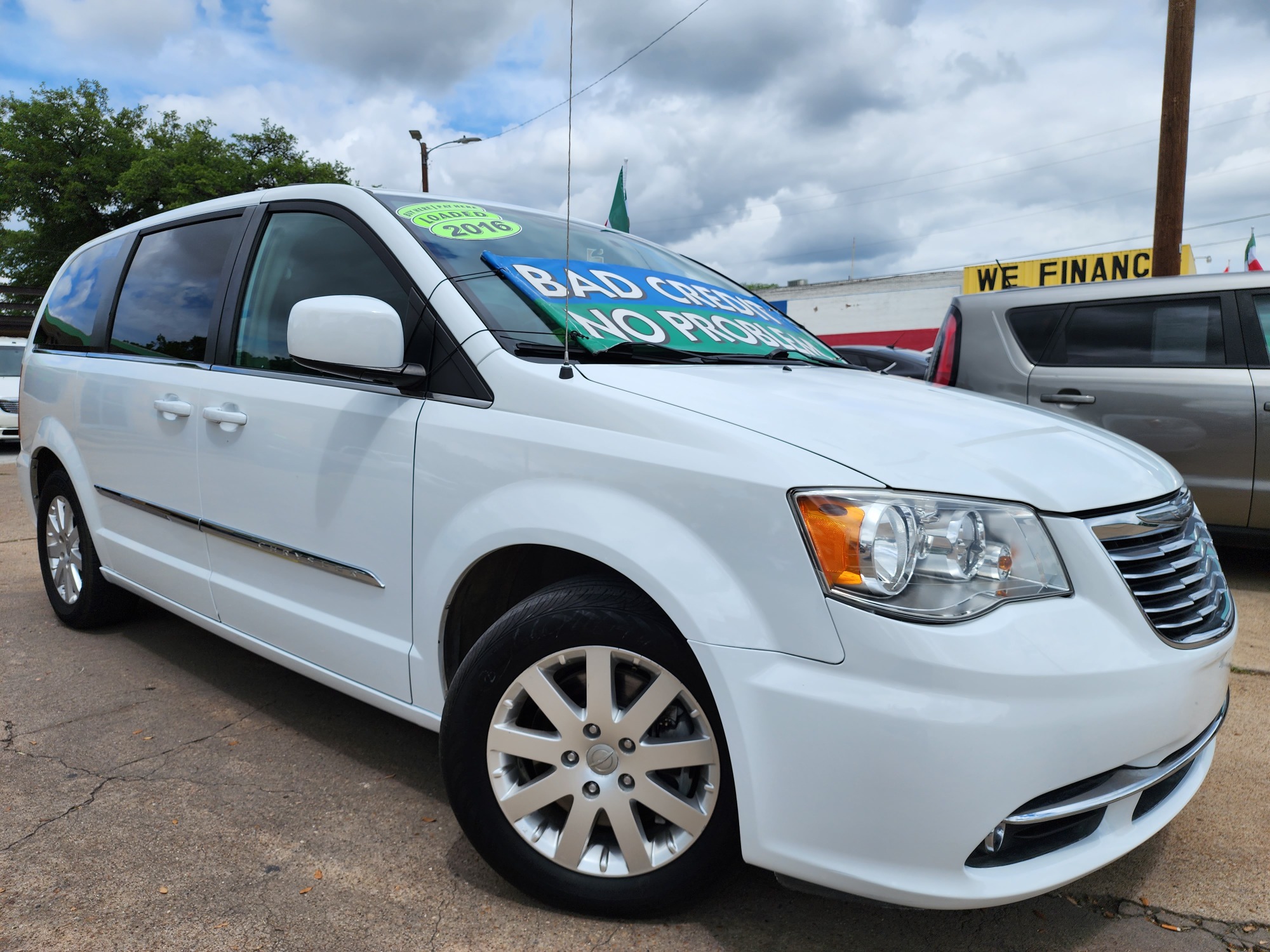 photo of 2016 CHRYSLER TOWN  and  COUNTRY TOURING VAN