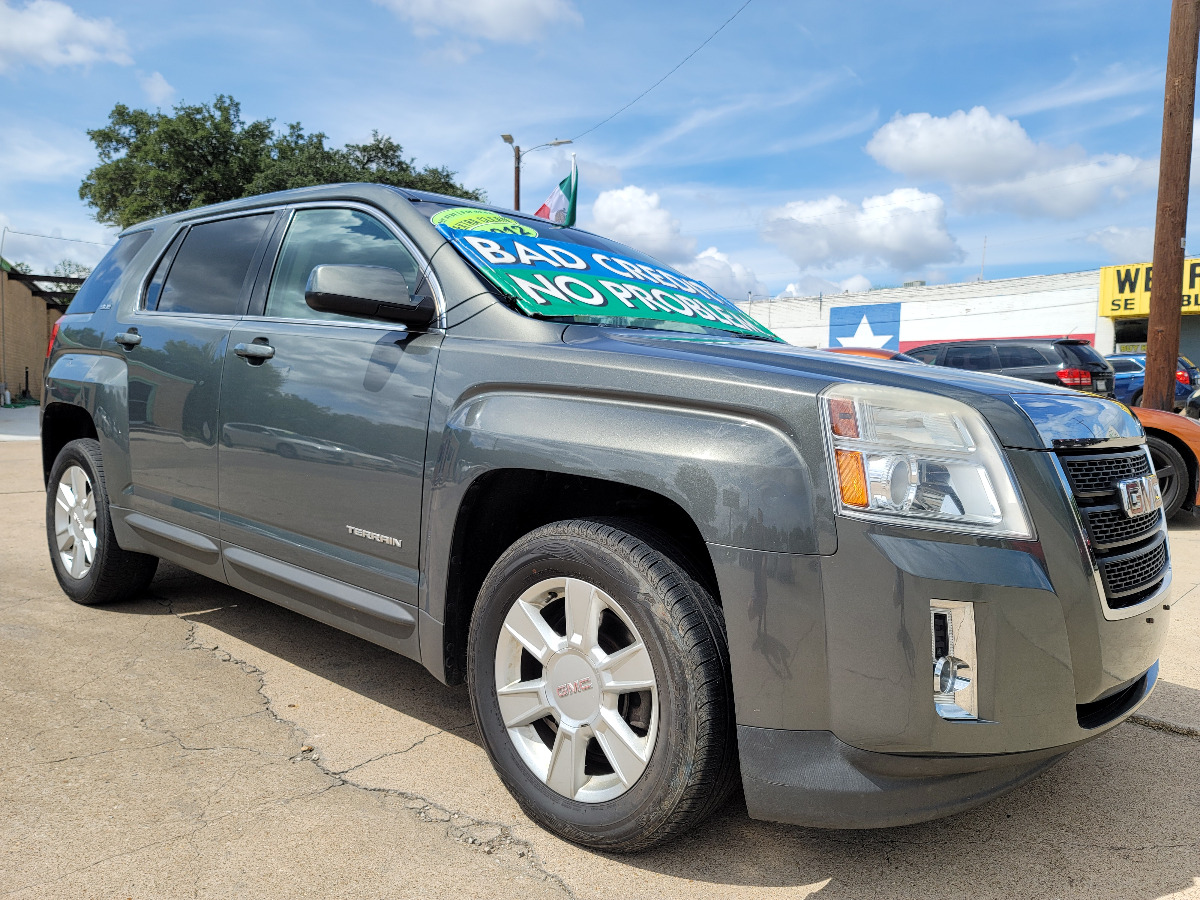 2012 GRAY GMC Terrain SLE1 (2GKALMEK2C6) with an 2.4L L4 DOHC 16V engine, 6-Speed Automatic transmission, located at 2660 S.Garland Avenue, Garland, TX, 75041, (469) 298-3118, 32.885551, -96.655602 - Welcome to DallasAutos4Less, one of the Premier BUY HERE PAY HERE Dealers in the North Dallas Area. We specialize in financing to people with NO CREDIT or BAD CREDIT. We need proof of income, proof of residence, and a ID. Come buy your new car from us today!! This is a very well cared for 2012 GM - Photo #1