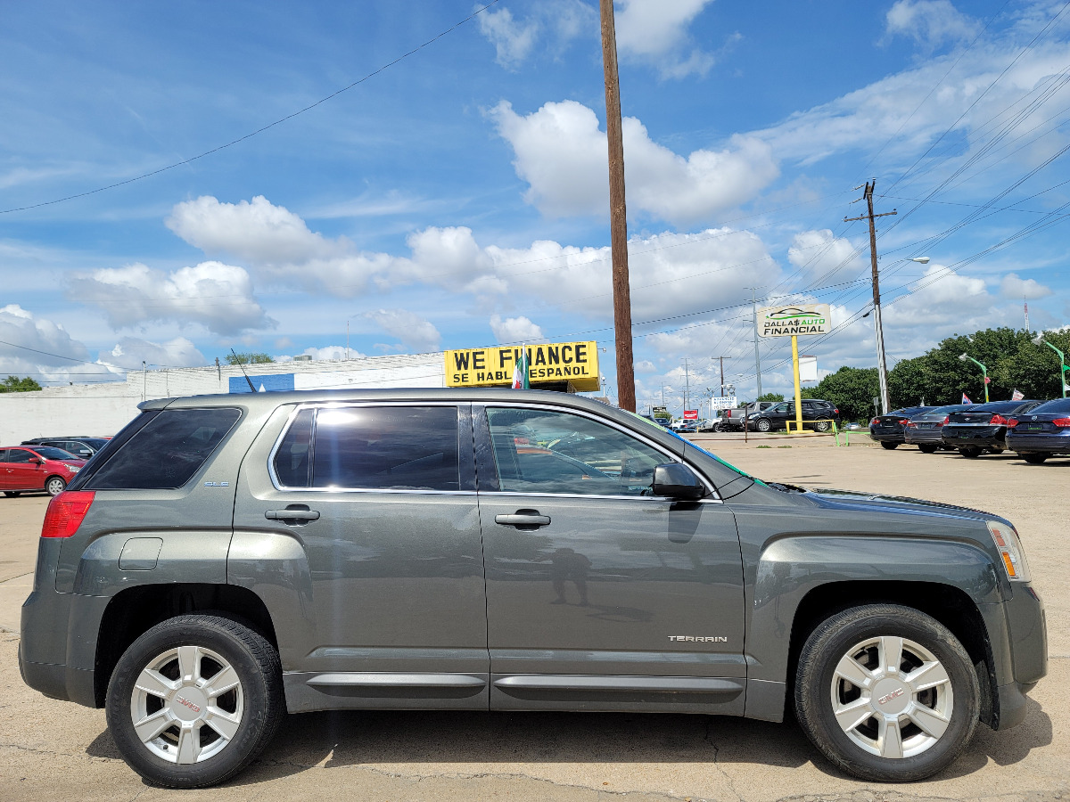 2012 GRAY GMC Terrain SLE1 (2GKALMEK2C6) with an 2.4L L4 DOHC 16V engine, 6-Speed Automatic transmission, located at 2660 S.Garland Avenue, Garland, TX, 75041, (469) 298-3118, 32.885551, -96.655602 - Welcome to DallasAutos4Less, one of the Premier BUY HERE PAY HERE Dealers in the North Dallas Area. We specialize in financing to people with NO CREDIT or BAD CREDIT. We need proof of income, proof of residence, and a ID. Come buy your new car from us today!! This is a very well cared for 2012 GM - Photo #2