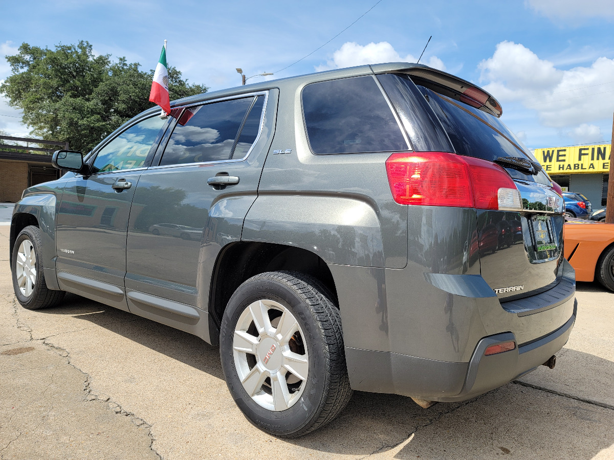 2012 GRAY GMC Terrain SLE1 (2GKALMEK2C6) with an 2.4L L4 DOHC 16V engine, 6-Speed Automatic transmission, located at 2660 S.Garland Avenue, Garland, TX, 75041, (469) 298-3118, 32.885387, -96.656776 - Photo #5