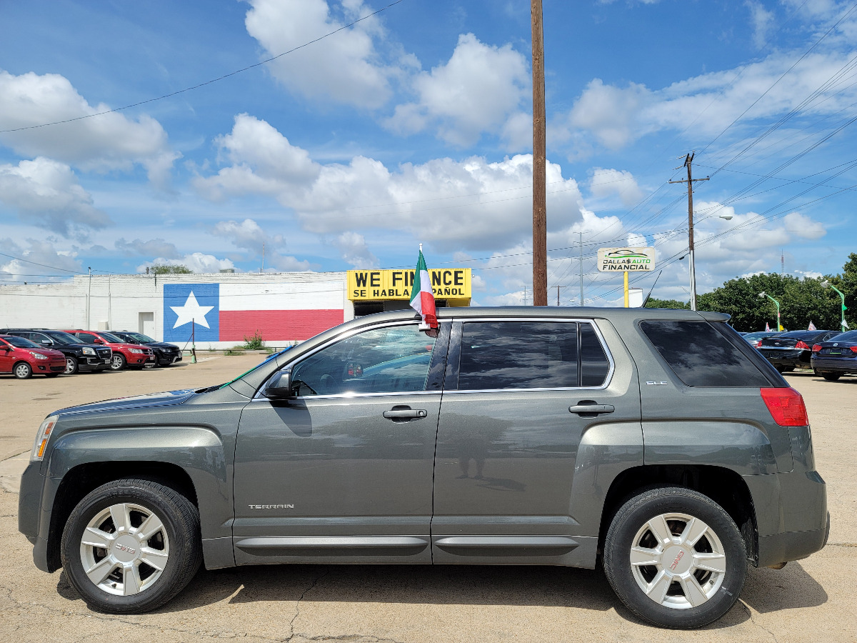 2012 GRAY GMC Terrain SLE1 (2GKALMEK2C6) with an 2.4L L4 DOHC 16V engine, 6-Speed Automatic transmission, located at 2660 S.Garland Avenue, Garland, TX, 75041, (469) 298-3118, 32.885551, -96.655602 - Welcome to DallasAutos4Less, one of the Premier BUY HERE PAY HERE Dealers in the North Dallas Area. We specialize in financing to people with NO CREDIT or BAD CREDIT. We need proof of income, proof of residence, and a ID. Come buy your new car from us today!! This is a very well cared for 2012 GM - Photo #6