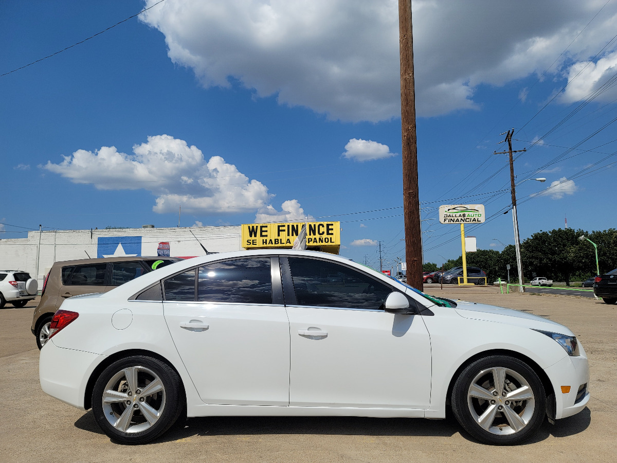 2012 WHITE Chevrolet Cruze 2LT (1G1PG5SC9C7) with an 1.4L L4 DOHC 16V TURBO engine, 6-Speed Automatic transmission, located at 2660 S.Garland Avenue, Garland, TX, 75041, (469) 298-3118, 32.885387, -96.656776 - Welcome to DallasAutos4Less, one of the Premier BUY HERE PAY HERE Dealers in the North Dallas Area. We specialize in financing to people with NO CREDIT or BAD CREDIT. We need proof of income, proof of residence, and a ID. Come buy your new car from us today!! This is a very well cared for 2012 CH - Photo #2