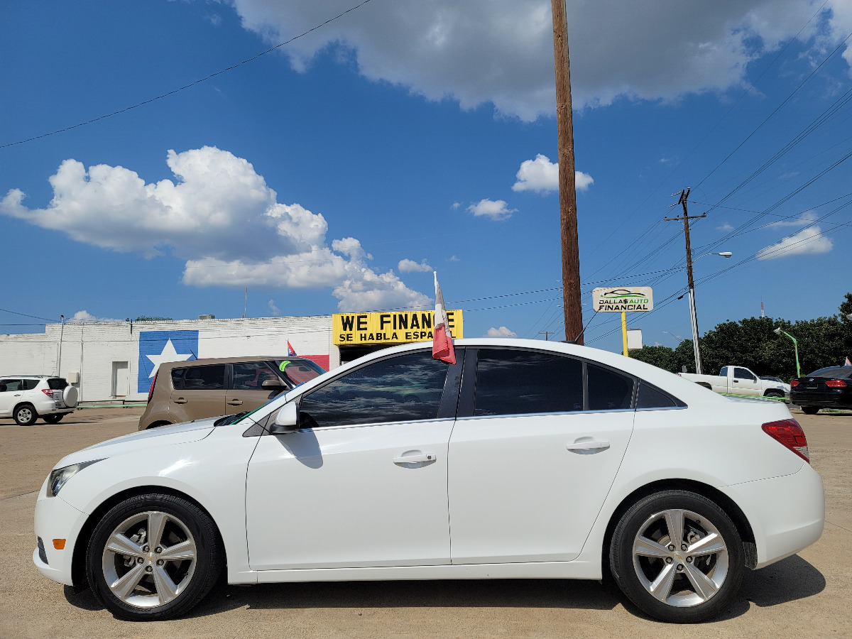 2012 WHITE Chevrolet Cruze 2LT (1G1PG5SC9C7) with an 1.4L L4 DOHC 16V TURBO engine, 6-Speed Automatic transmission, located at 2660 S.Garland Avenue, Garland, TX, 75041, (469) 298-3118, 32.885387, -96.656776 - Welcome to DallasAutos4Less, one of the Premier BUY HERE PAY HERE Dealers in the North Dallas Area. We specialize in financing to people with NO CREDIT or BAD CREDIT. We need proof of income, proof of residence, and a ID. Come buy your new car from us today!! This is a very well cared for 2012 CH - Photo #6