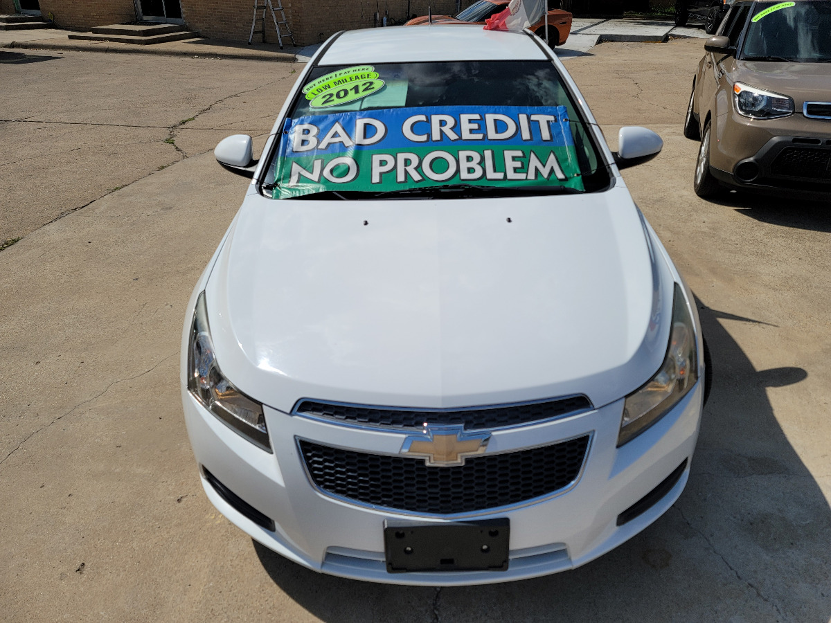 2012 WHITE Chevrolet Cruze 2LT (1G1PG5SC9C7) with an 1.4L L4 DOHC 16V TURBO engine, 6-Speed Automatic transmission, located at 2660 S.Garland Avenue, Garland, TX, 75041, (469) 298-3118, 32.885387, -96.656776 - Welcome to DallasAutos4Less, one of the Premier BUY HERE PAY HERE Dealers in the North Dallas Area. We specialize in financing to people with NO CREDIT or BAD CREDIT. We need proof of income, proof of residence, and a ID. Come buy your new car from us today!! This is a very well cared for 2012 CH - Photo #8