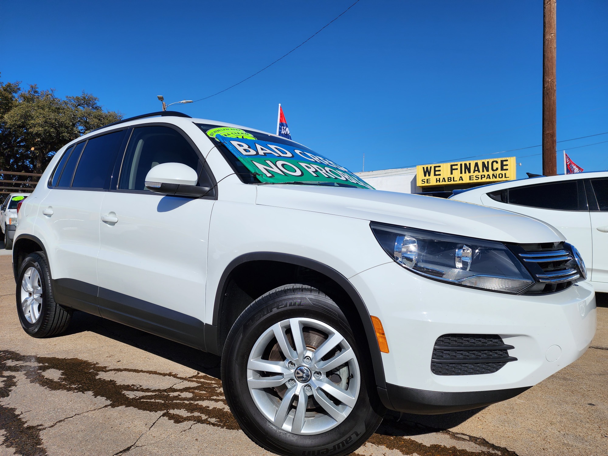 2016 WHITE Volkswagen Tiguan SE (WVGAV7AX6GW) with an 2.0L L4 DOHC 16V TURBO engine, 6A transmission, located at 2660 S.Garland Avenue, Garland, TX, 75041, (469) 298-3118, 32.885387, -96.656776 - Photo #0