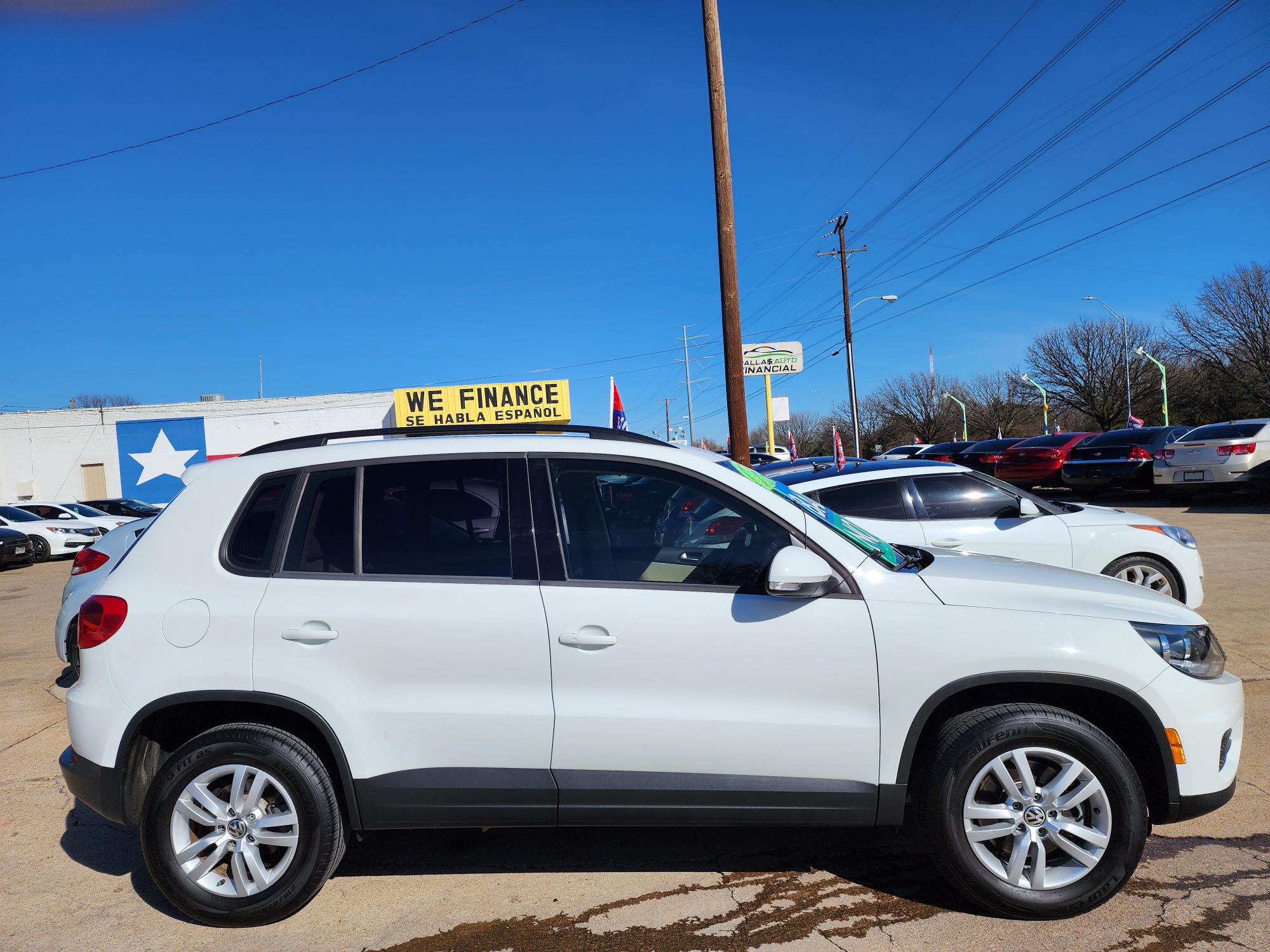 2016 WHITE Volkswagen Tiguan SE (WVGAV7AX6GW) with an 2.0L L4 DOHC 16V TURBO engine, 6A transmission, located at 2660 S.Garland Avenue, Garland, TX, 75041, (469) 298-3118, 32.885387, -96.656776 - Photo #2