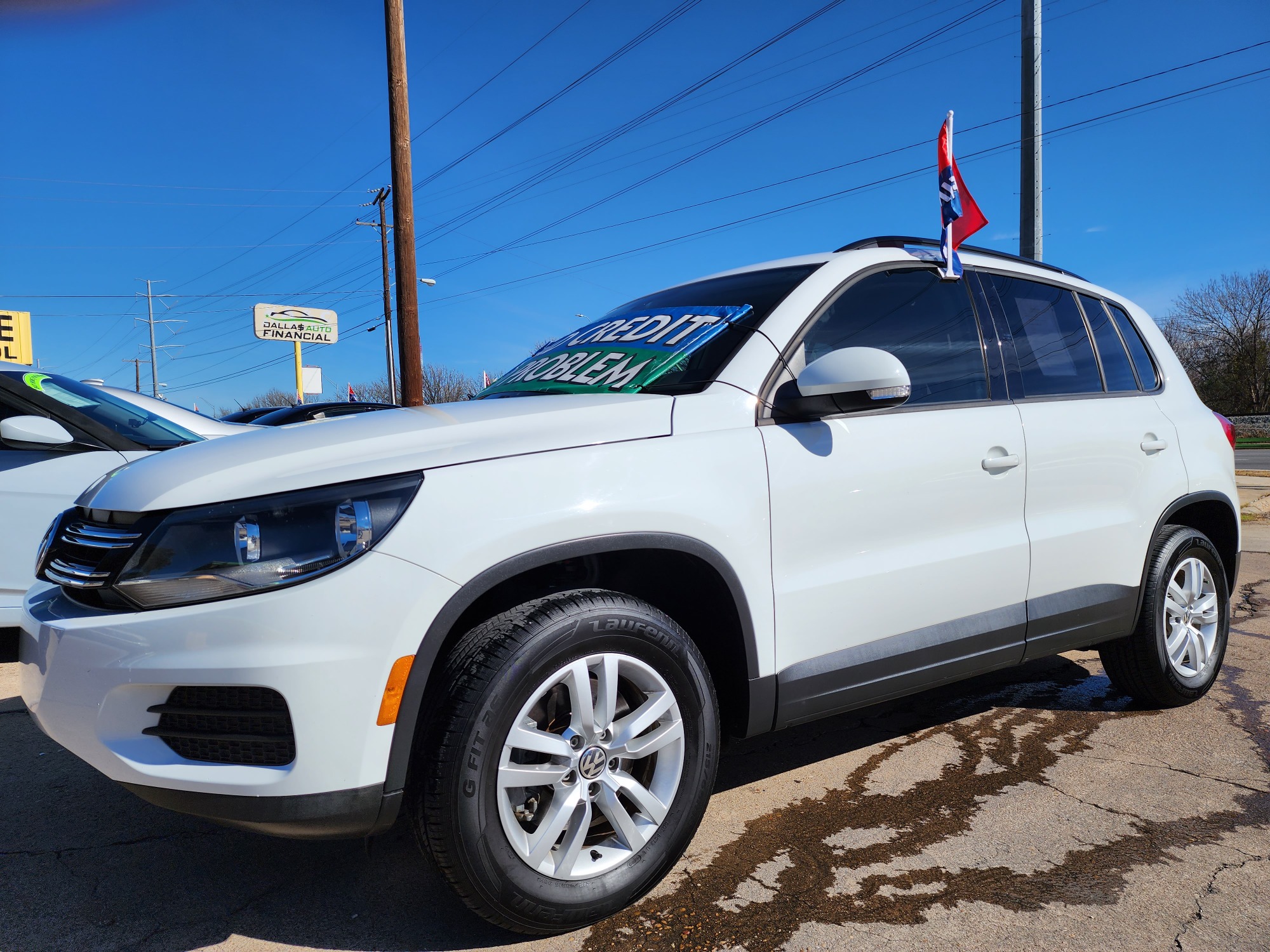 2016 WHITE Volkswagen Tiguan SE (WVGAV7AX6GW) with an 2.0L L4 DOHC 16V TURBO engine, 6A transmission, located at 2660 S.Garland Avenue, Garland, TX, 75041, (469) 298-3118, 32.885387, -96.656776 - Photo #6