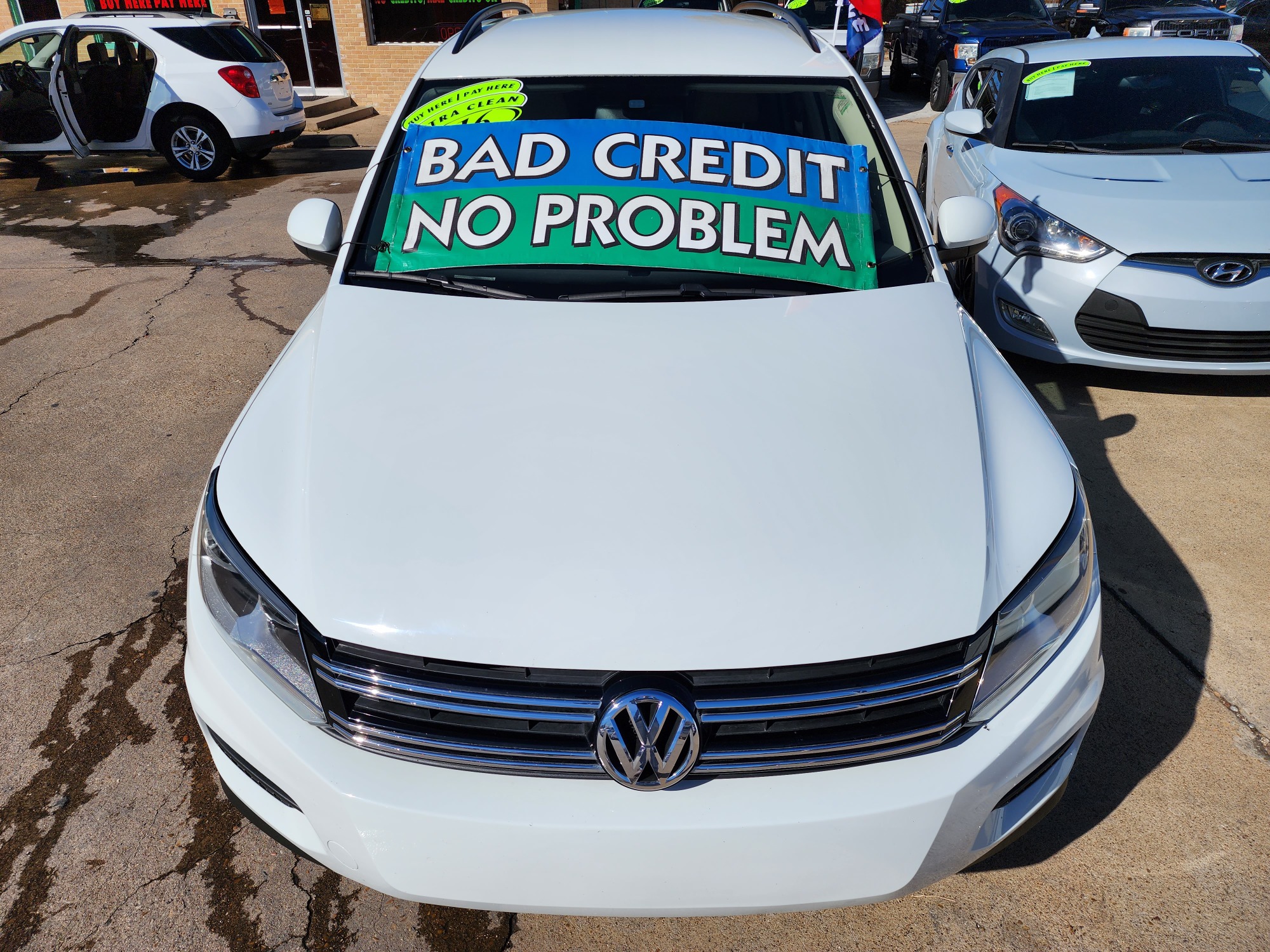 2016 WHITE Volkswagen Tiguan SE (WVGAV7AX6GW) with an 2.0L L4 DOHC 16V TURBO engine, 6A transmission, located at 2660 S.Garland Avenue, Garland, TX, 75041, (469) 298-3118, 32.885387, -96.656776 - Photo #7