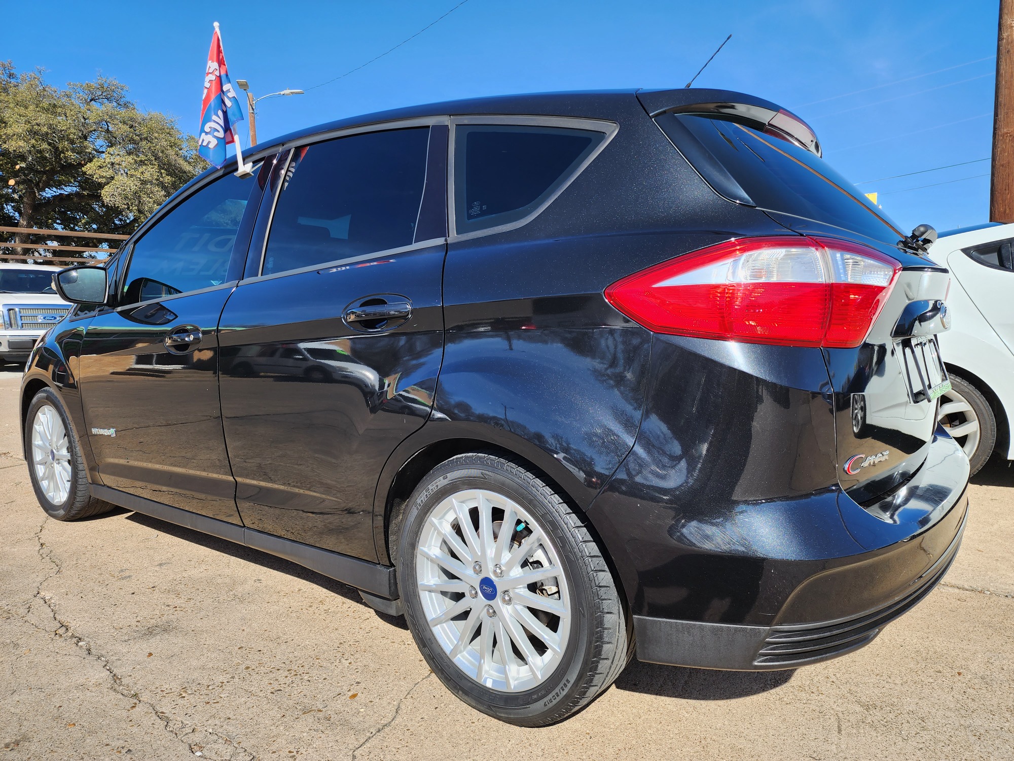 2015 BLACK METALLIC /BLACK Ford C-Max Hybrid SE (1FADP5AU7FL) with an 2.0L L4 DOHC 16V HYBRID engine, Continuously Variable Transmission transmission, located at 2660 S.Garland Avenue, Garland, TX, 75041, (469) 298-3118, 32.885387, -96.656776 - Photo #5