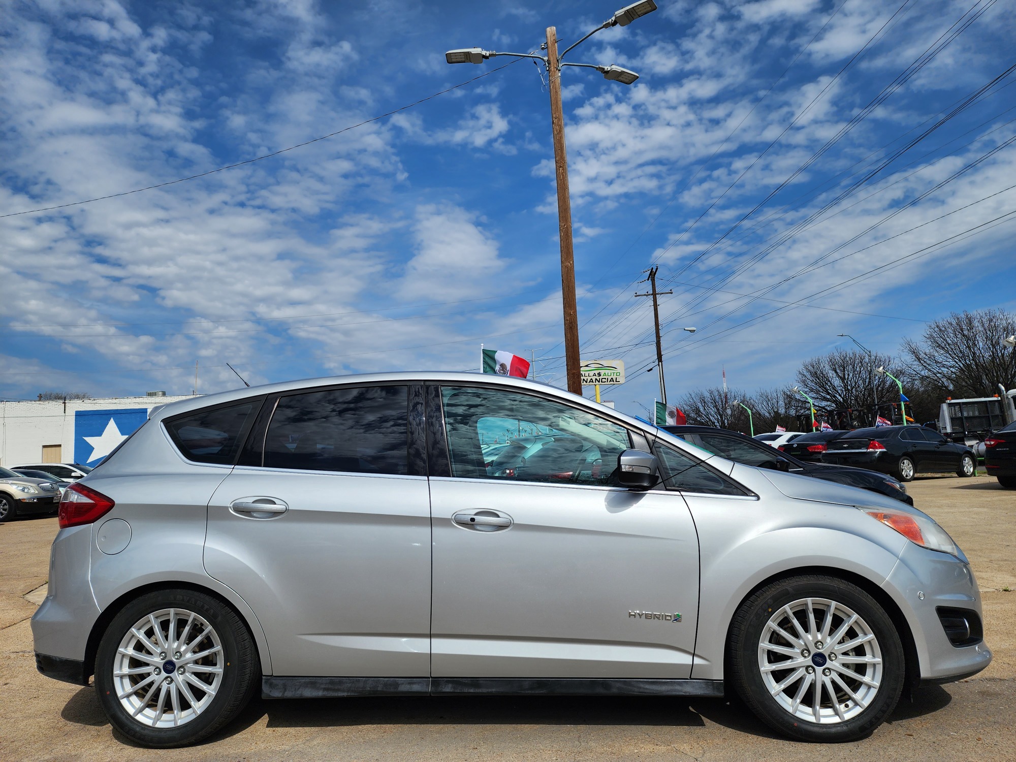 2013 SILVER Ford C-Max SEL (1FADP5BU1DL) with an 2.0L L4 DOHC 16V HYBRID engine, Continuously Variable Transmission transmission, located at 2660 S.Garland Avenue, Garland, TX, 75041, (469) 298-3118, 32.885387, -96.656776 - Photo #2