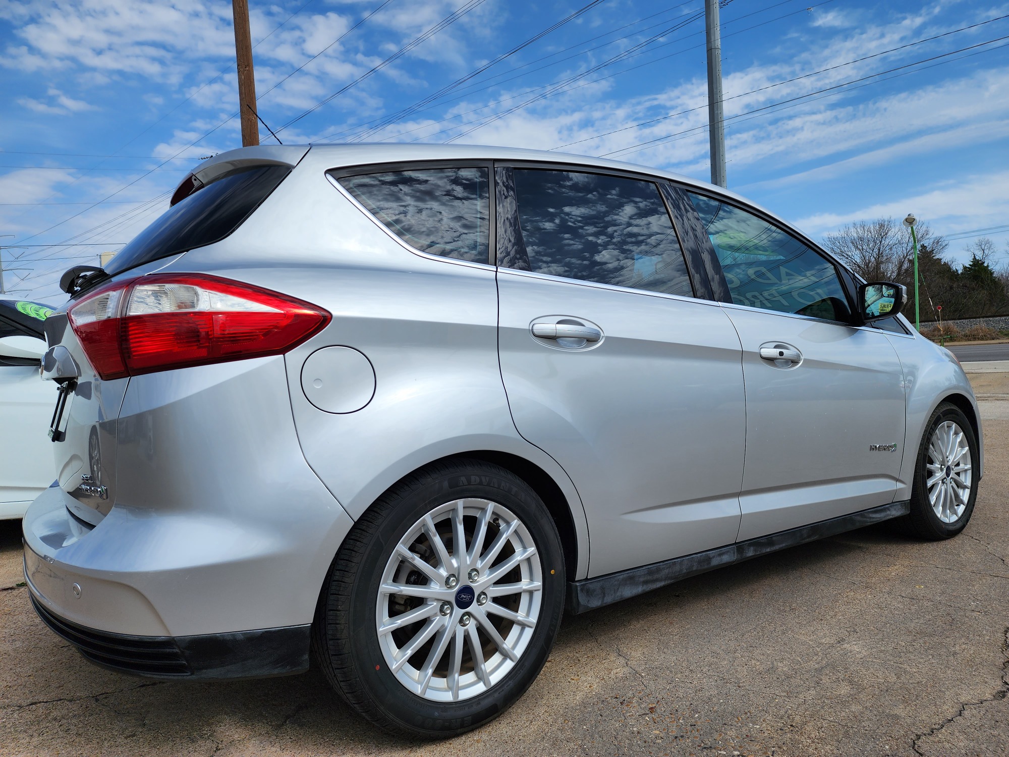 2013 SILVER Ford C-Max SEL (1FADP5BU1DL) with an 2.0L L4 DOHC 16V HYBRID engine, Continuously Variable Transmission transmission, located at 2660 S.Garland Avenue, Garland, TX, 75041, (469) 298-3118, 32.885387, -96.656776 - Photo #3