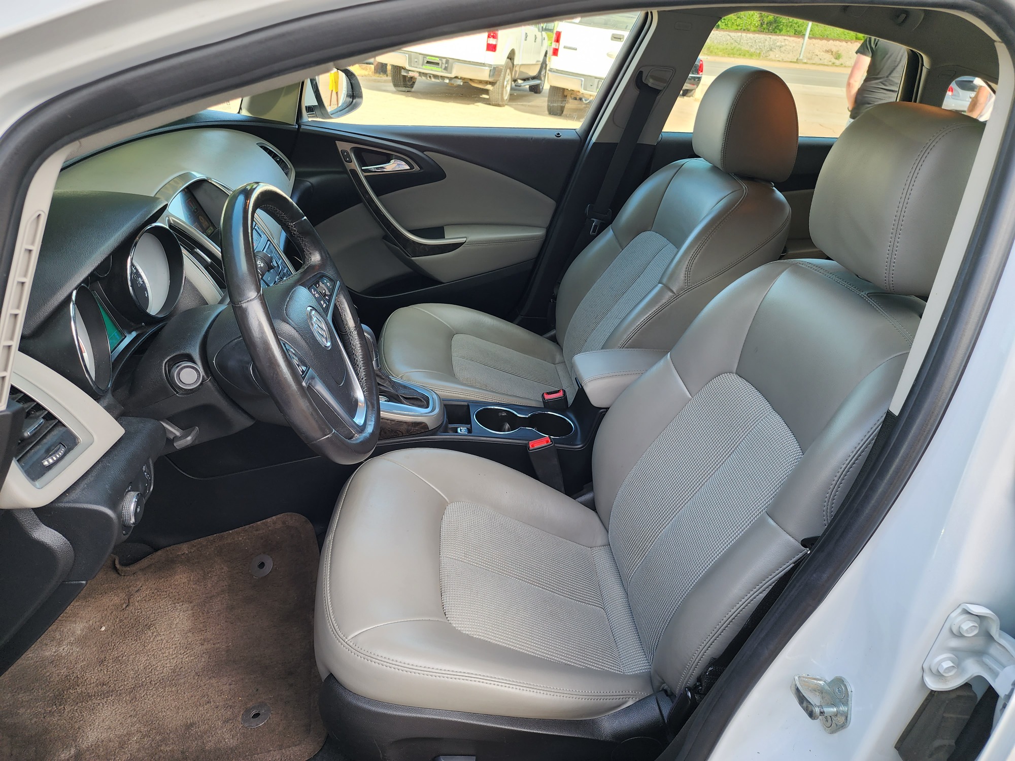 2015 WHITE Buick Verano Convenience (1G4PR5SK3F4) with an 2.4L L4 DOHC 16V FFV engine, 6-Speed Automatic transmission, located at 2660 S.Garland Avenue, Garland, TX, 75041, (469) 298-3118, 32.885387, -96.656776 - Photo #11