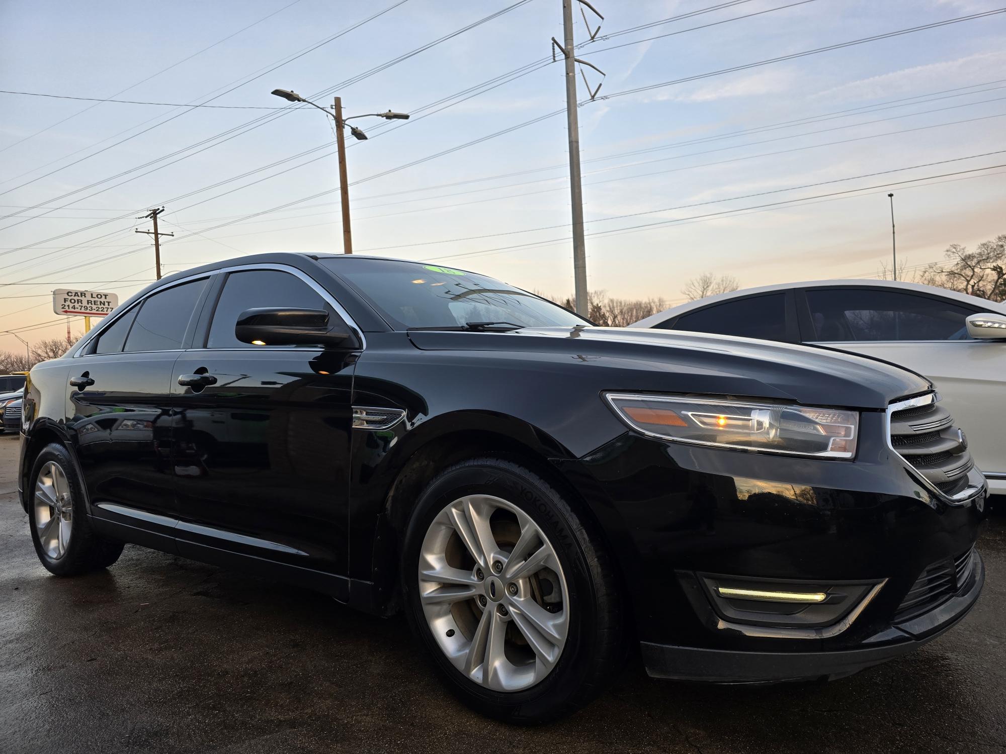 photo of 2018 Ford Taurus SEL Sedan