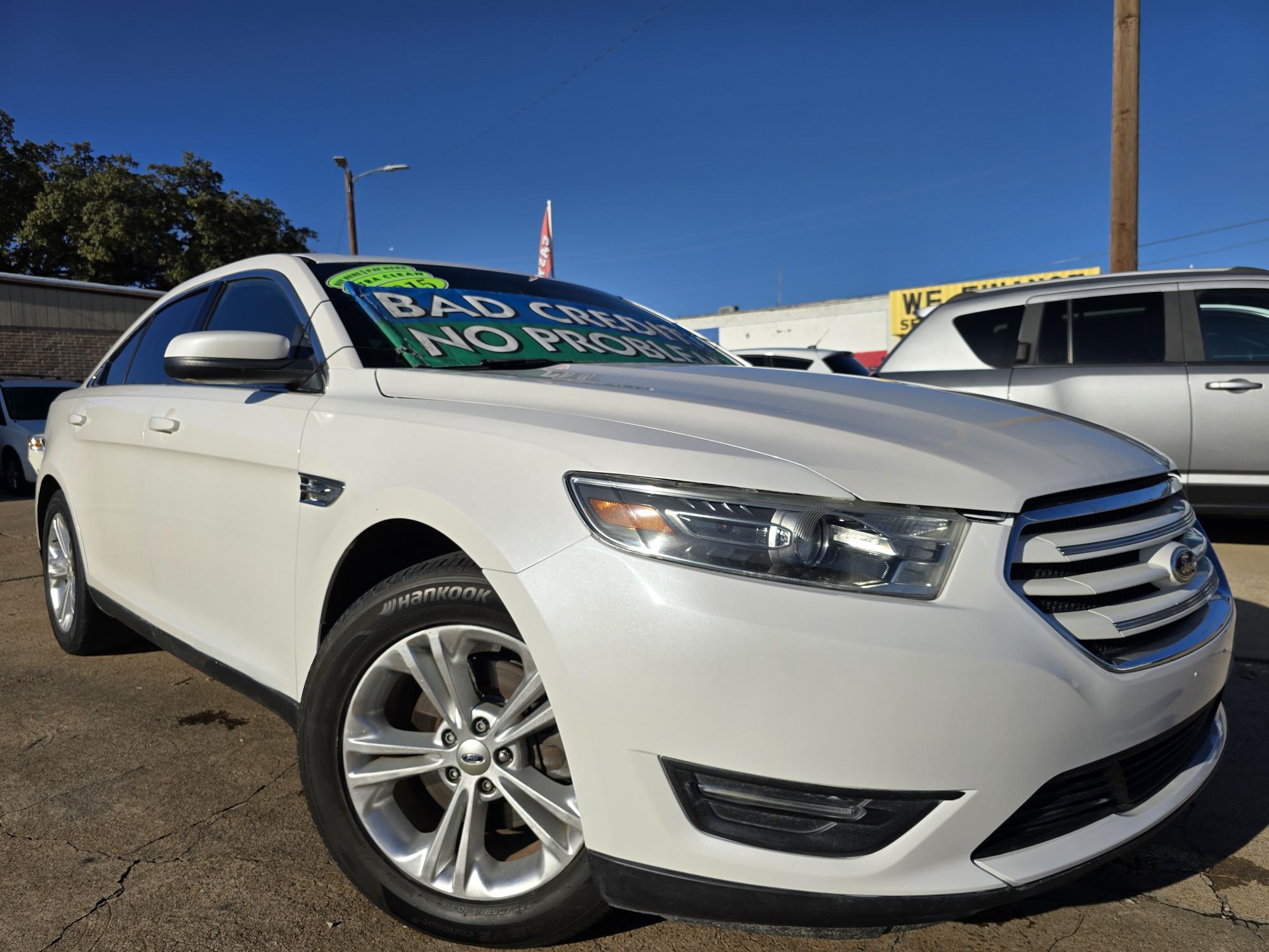 photo of 2015 Ford Taurus SEL Sedan