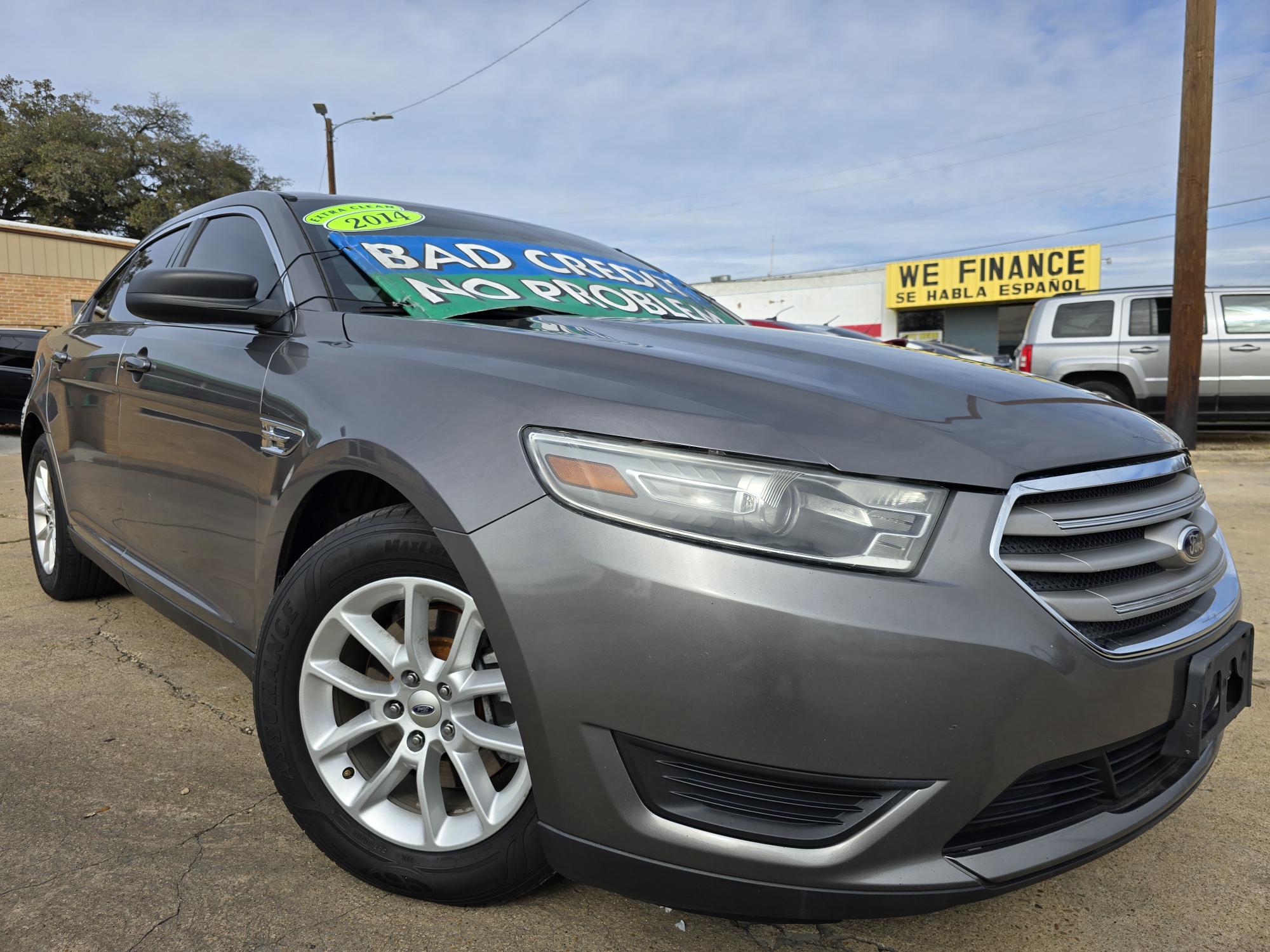 photo of 2014 Ford Taurus SE Sedan