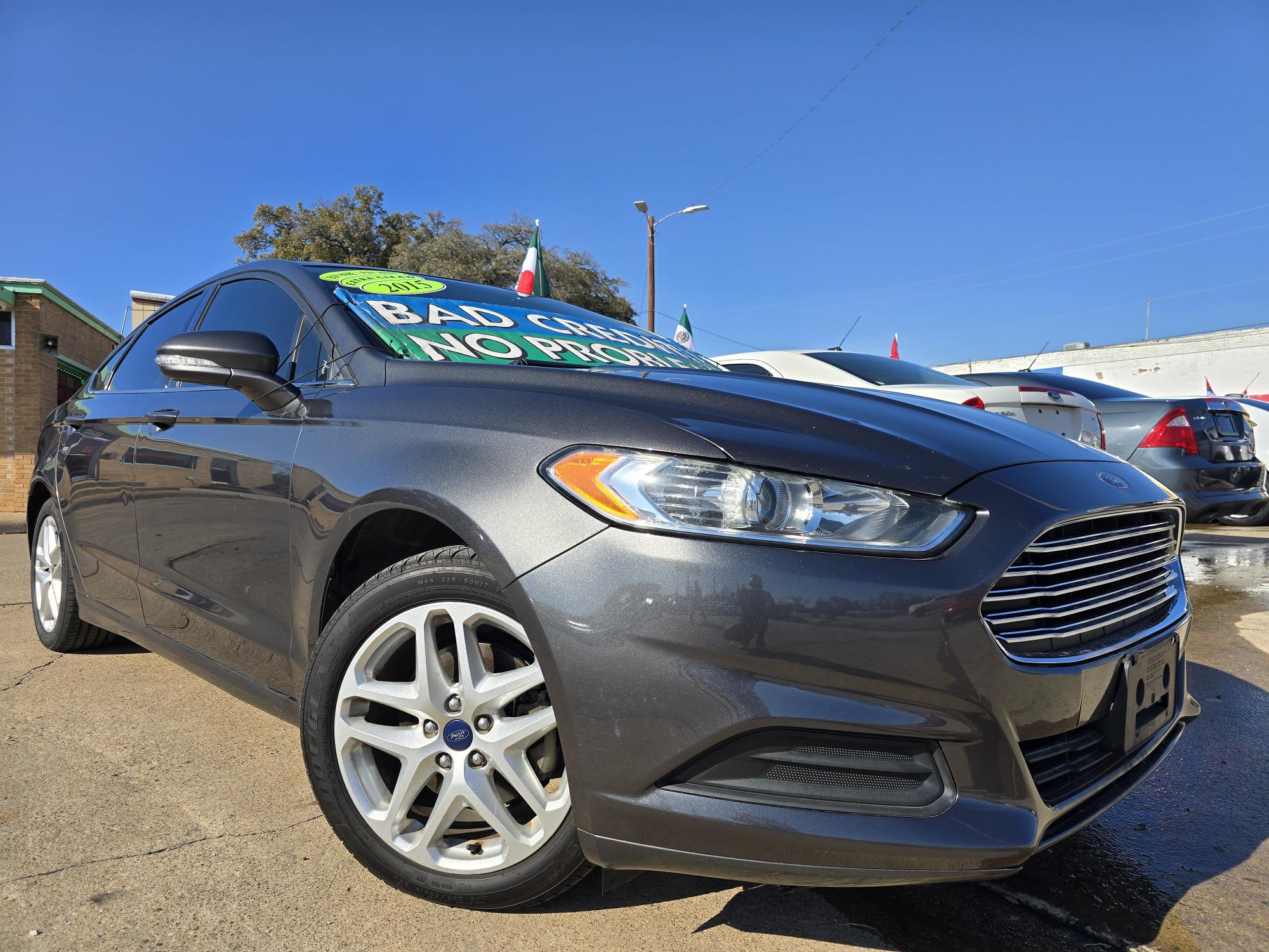 photo of 2015 Ford Fusion SE Sedan